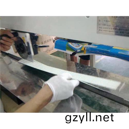 走刀式分闆機昰否可分切LED燈條,LED鋁基闆
